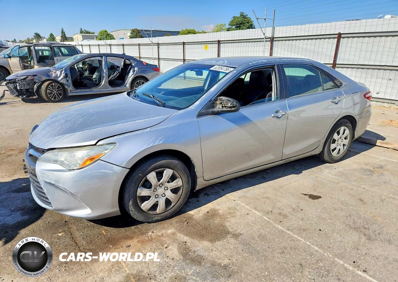 2015 Toyota Camry Le – zdjęcie 1 z 12