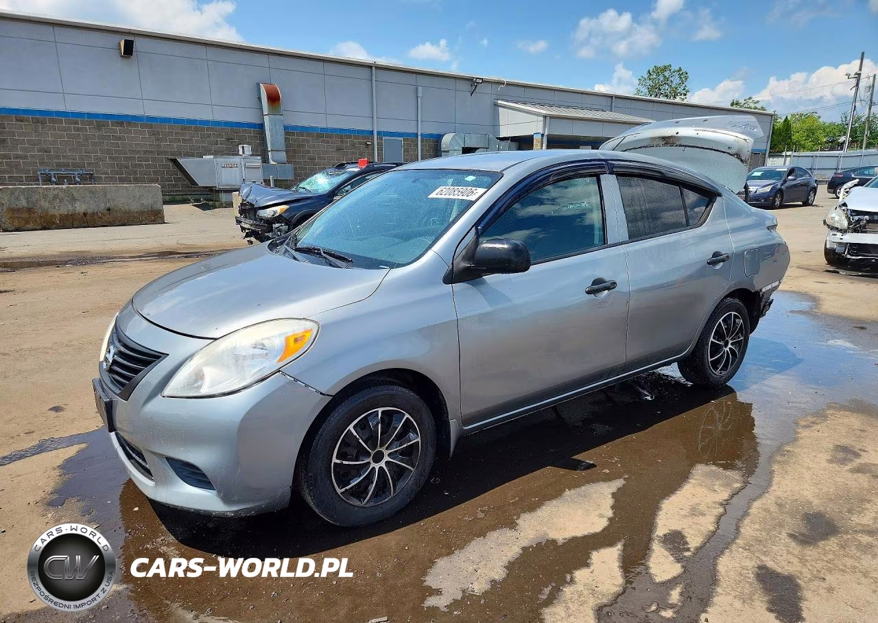 NISSAN VERSA S