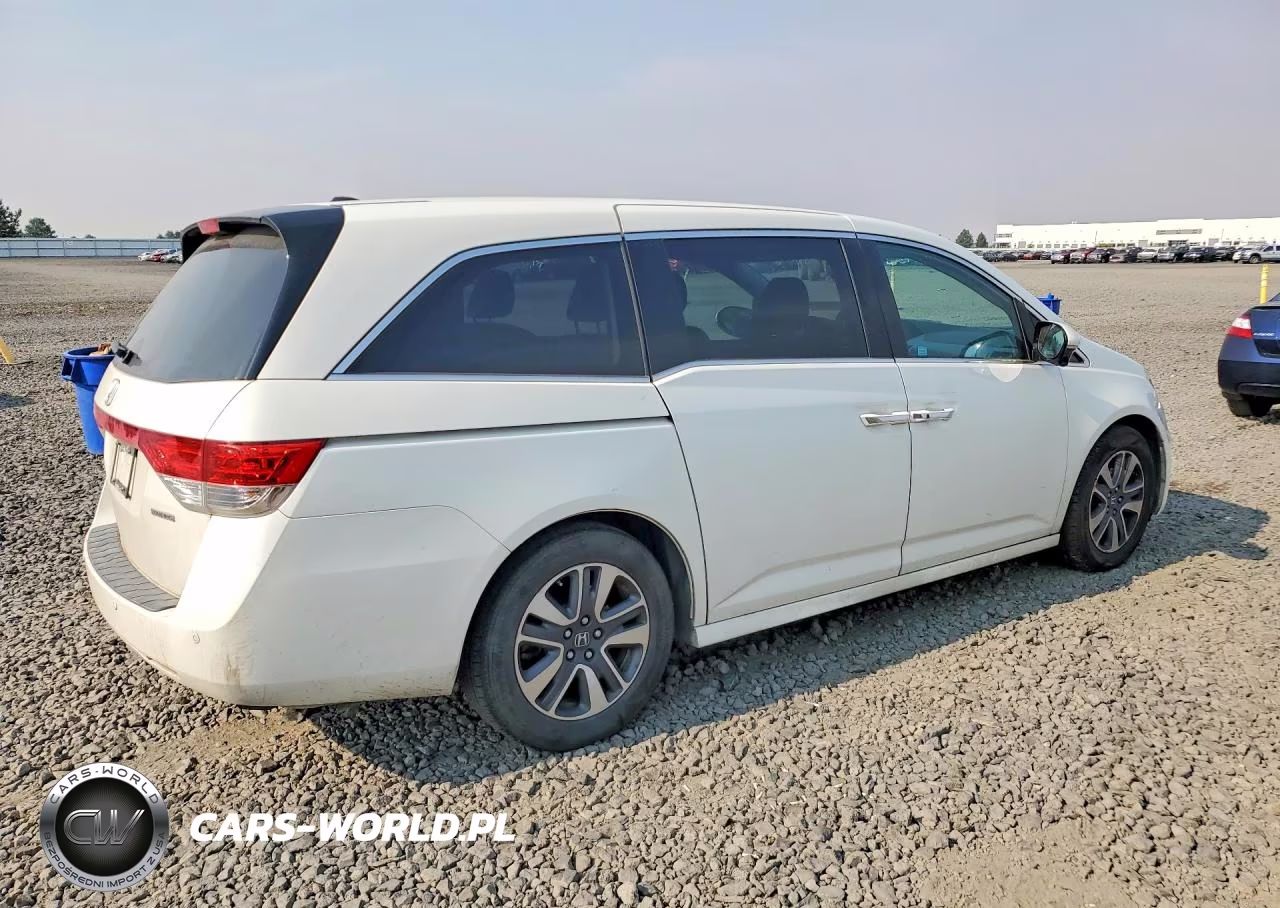 2016 Honda Odyssey Touring VIN:5FNRL5H97GB016996 - 3