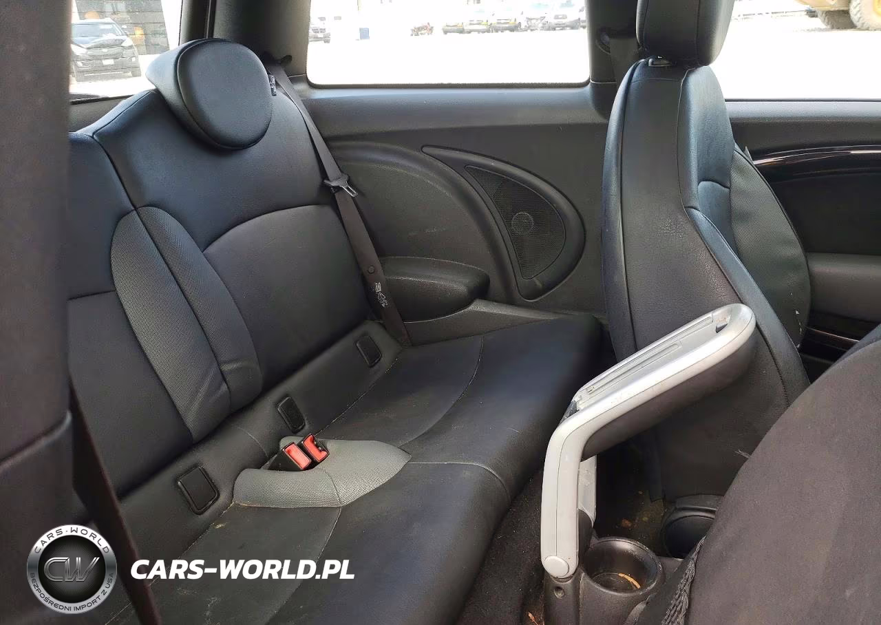 2008 Mini Cooper VIN:WMWMF33518TT60216 - 10