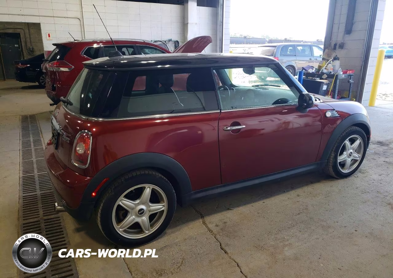 2008 Mini Cooper VIN:WMWMF33518TT60216 - 3