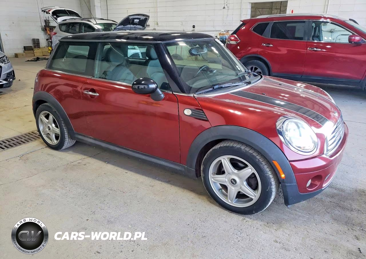 2008 Mini Cooper VIN:WMWMF33518TT60216 - 4