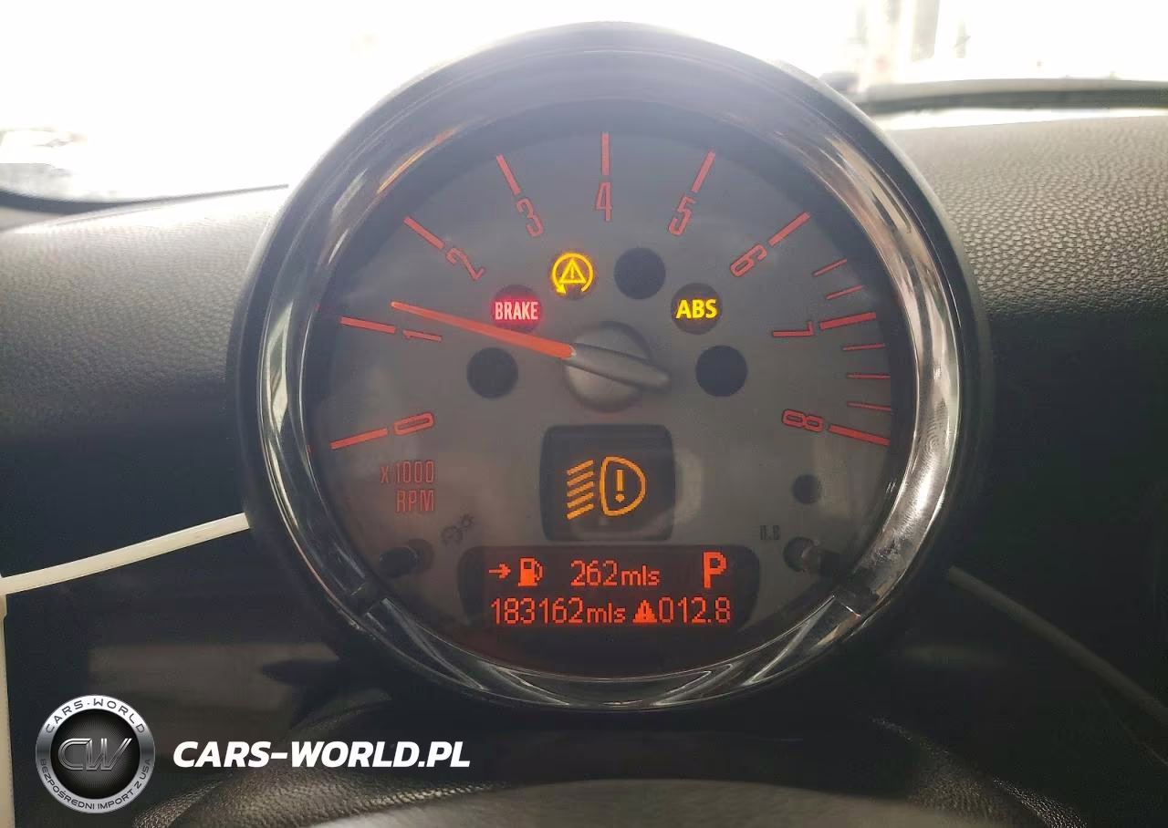 2008 Mini Cooper VIN:WMWMF33518TT60216 - 9