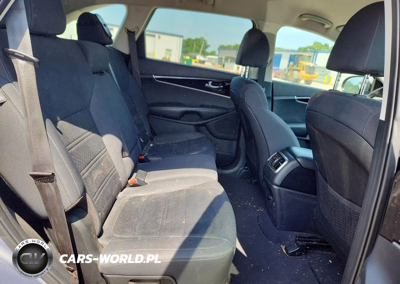2020 Kia Sorento S VIN:5XYPG4A53LG612686 - 10