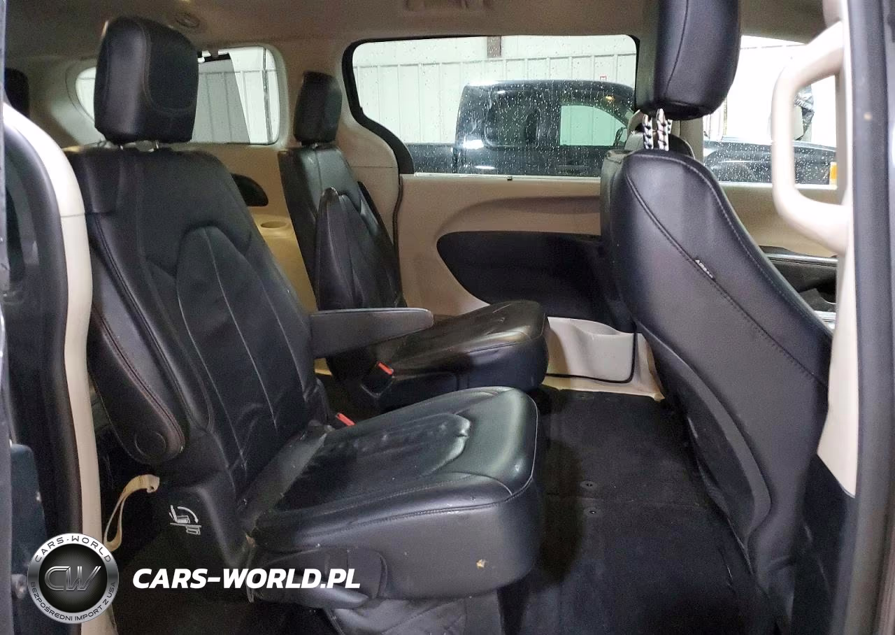 2018 Chrysler Pacifica Touring L VIN:2C4RC1BG7JR193835 - 11