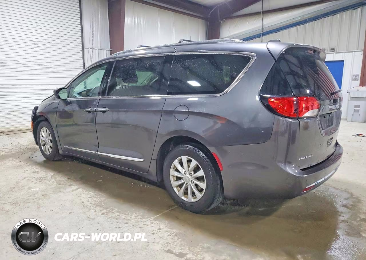 2018 Chrysler Pacifica Touring L VIN:2C4RC1BG7JR193835 - 2