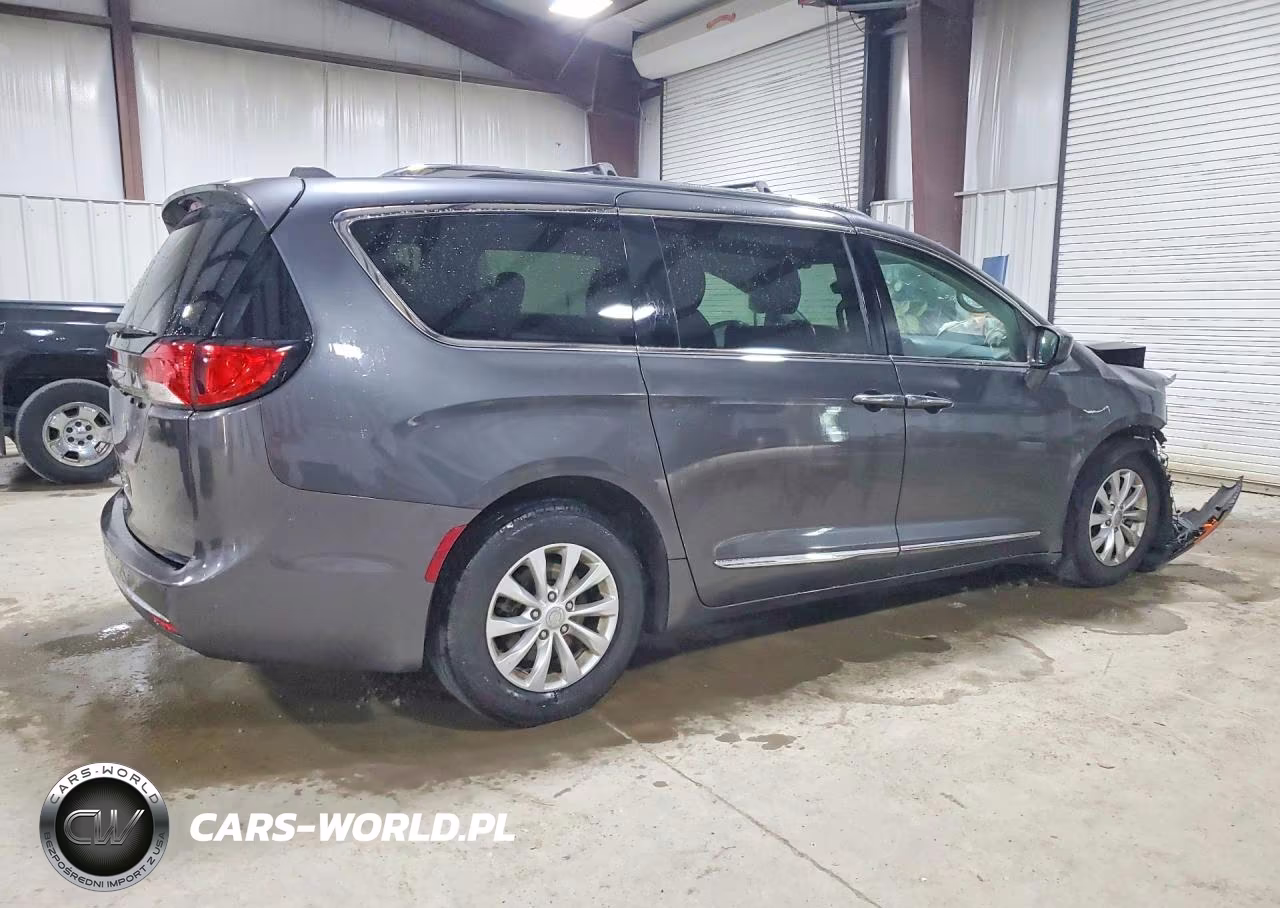 2018 Chrysler Pacifica Touring L VIN:2C4RC1BG7JR193835 - 3