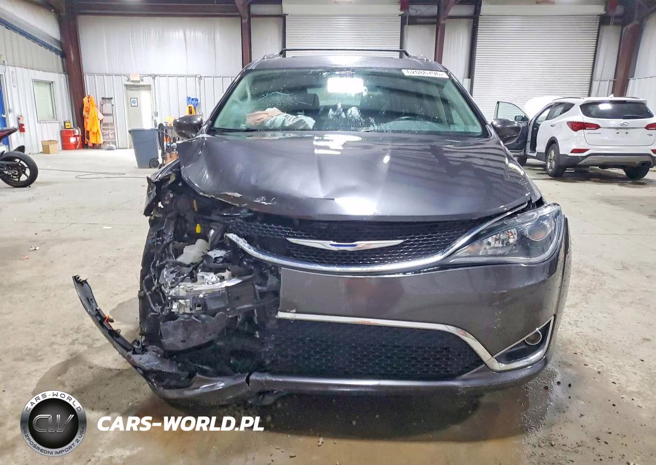 2018 Chrysler Pacifica Touring L VIN:2C4RC1BG7JR193835 - 5
