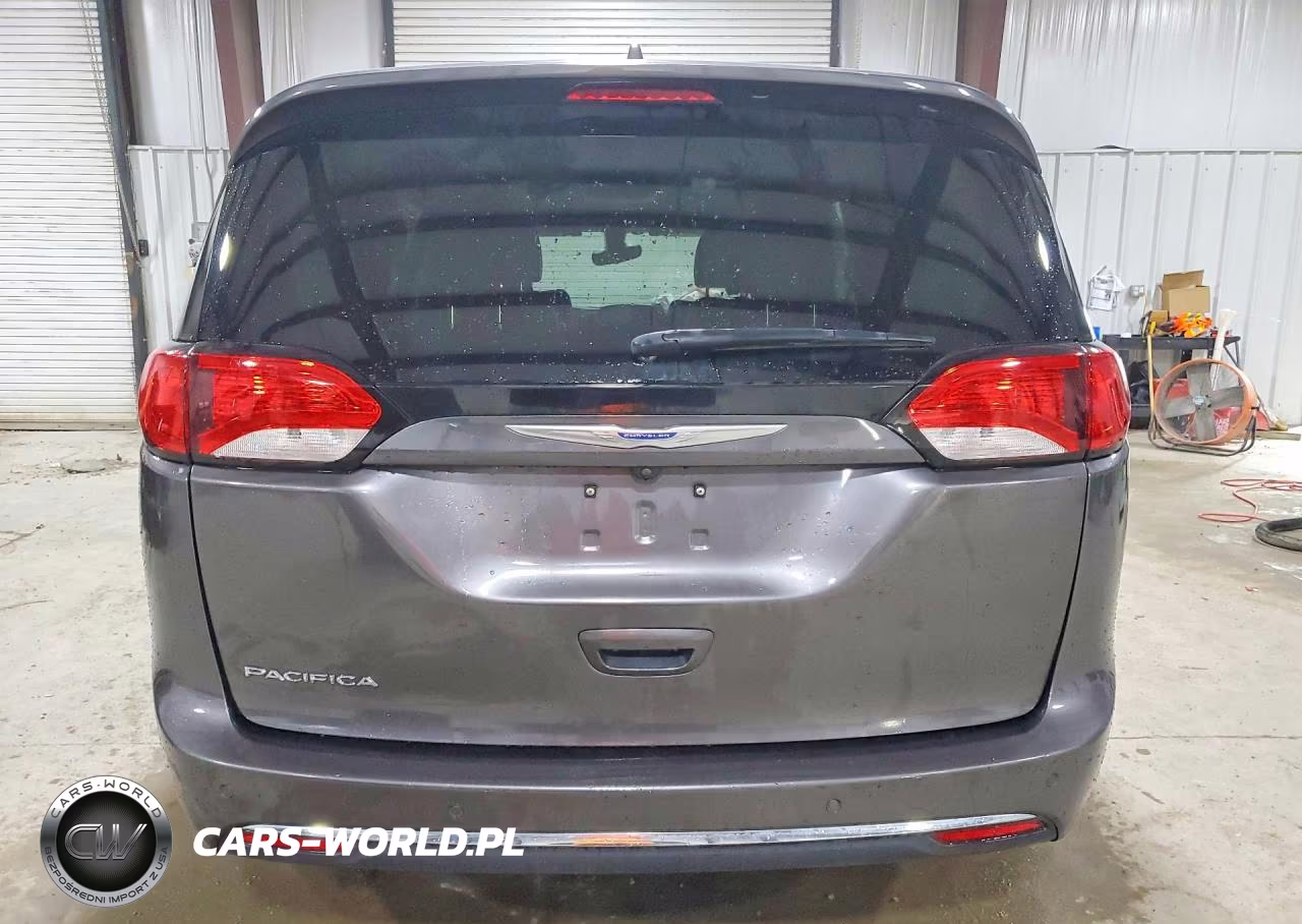 2018 Chrysler Pacifica Touring L VIN:2C4RC1BG7JR193835 - 6