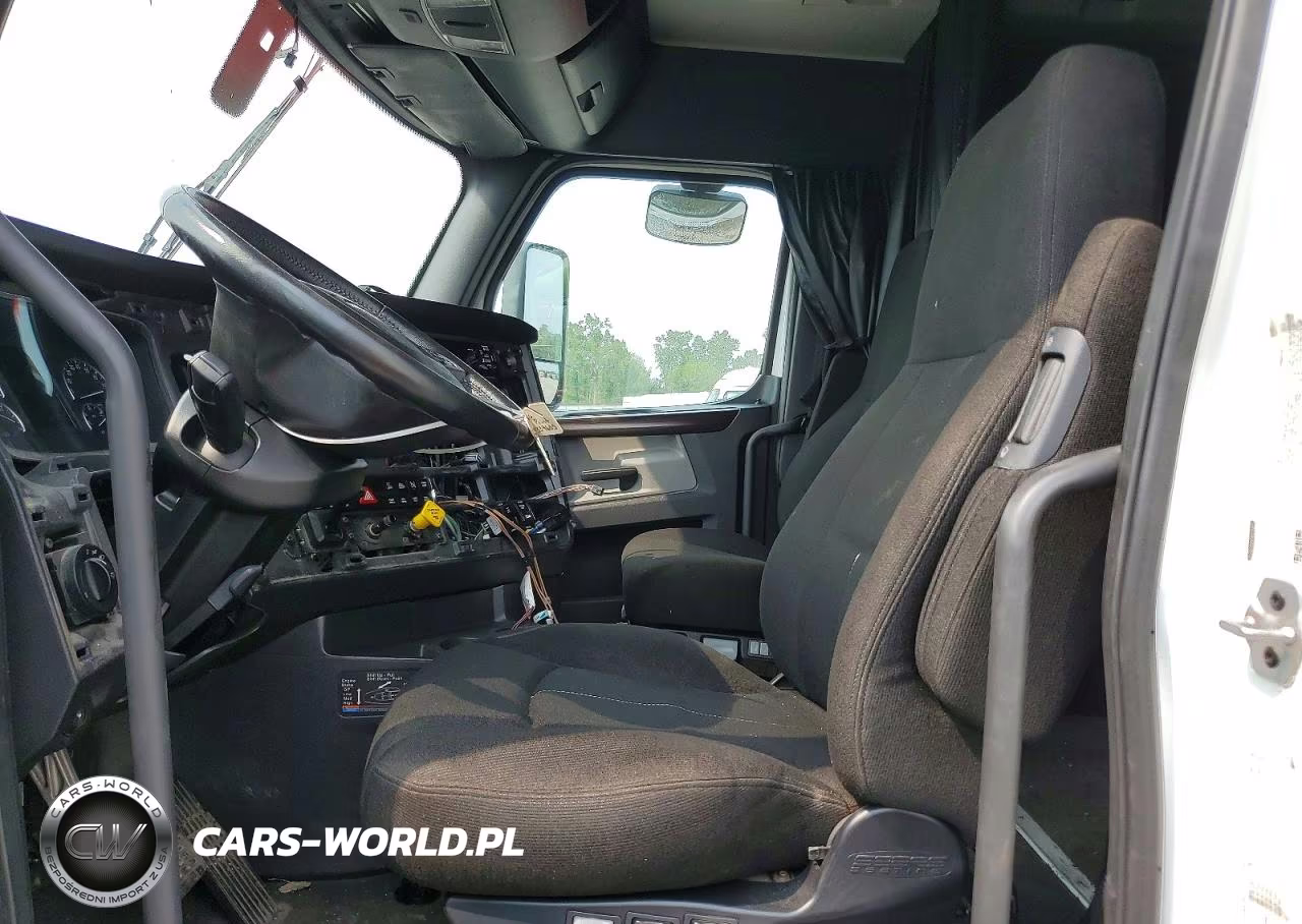 2020 Freightliner Cascadia 126 VIN:1FUJHHDR6LLKT2456 - 7