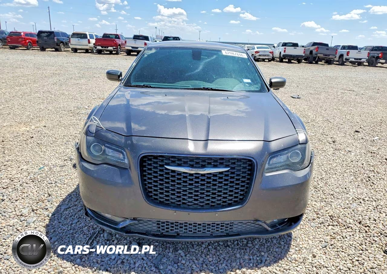 2018 Chrysler 300 S VIN:2C3CCABG1JH214551 - 5