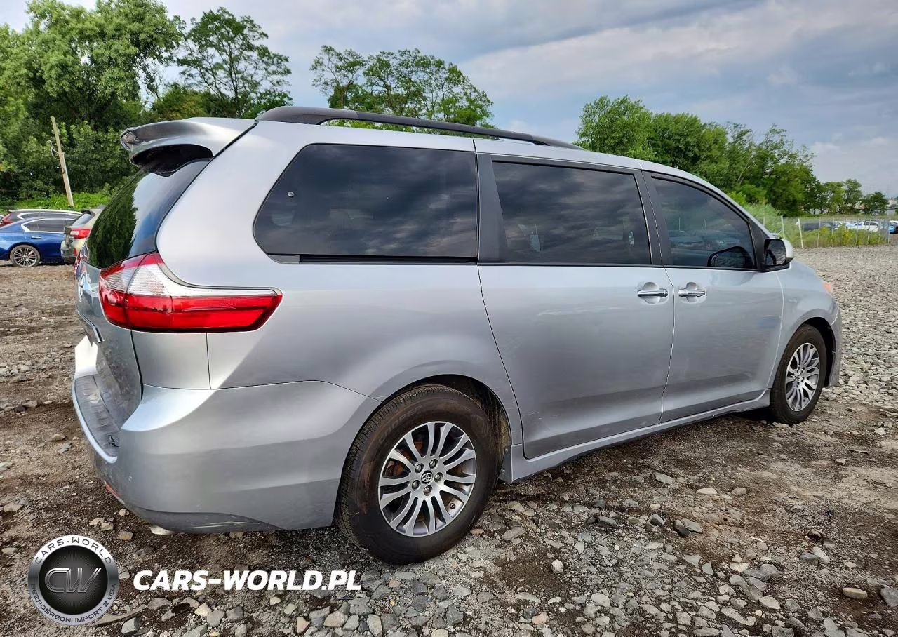 2018 Toyota Sienna Xle 8-Passenger VIN:5TDYZ3DCXJS927018 - 3