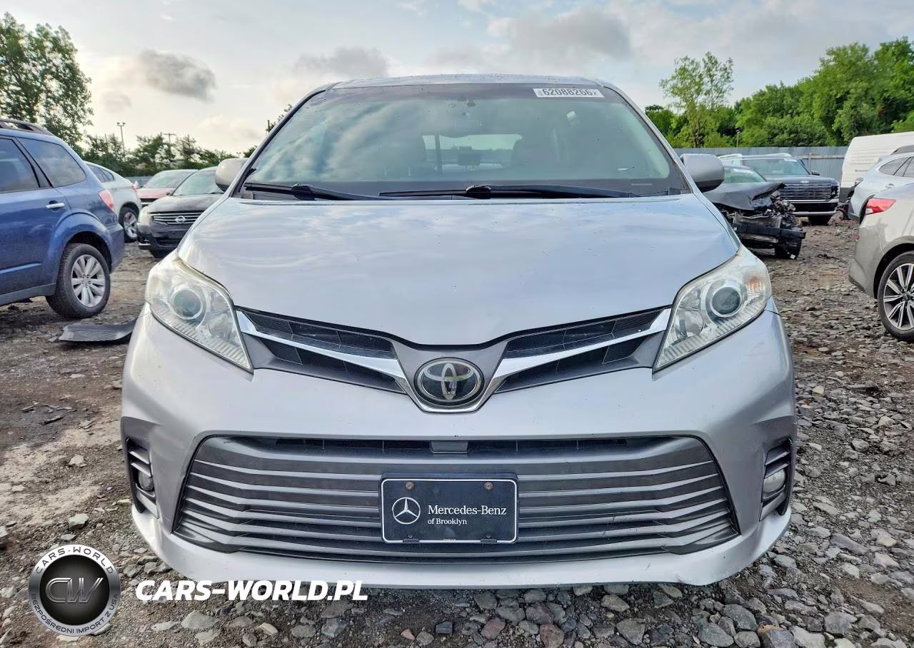 2018 Toyota Sienna Xle 8-Passenger VIN:5TDYZ3DCXJS927018 - 5