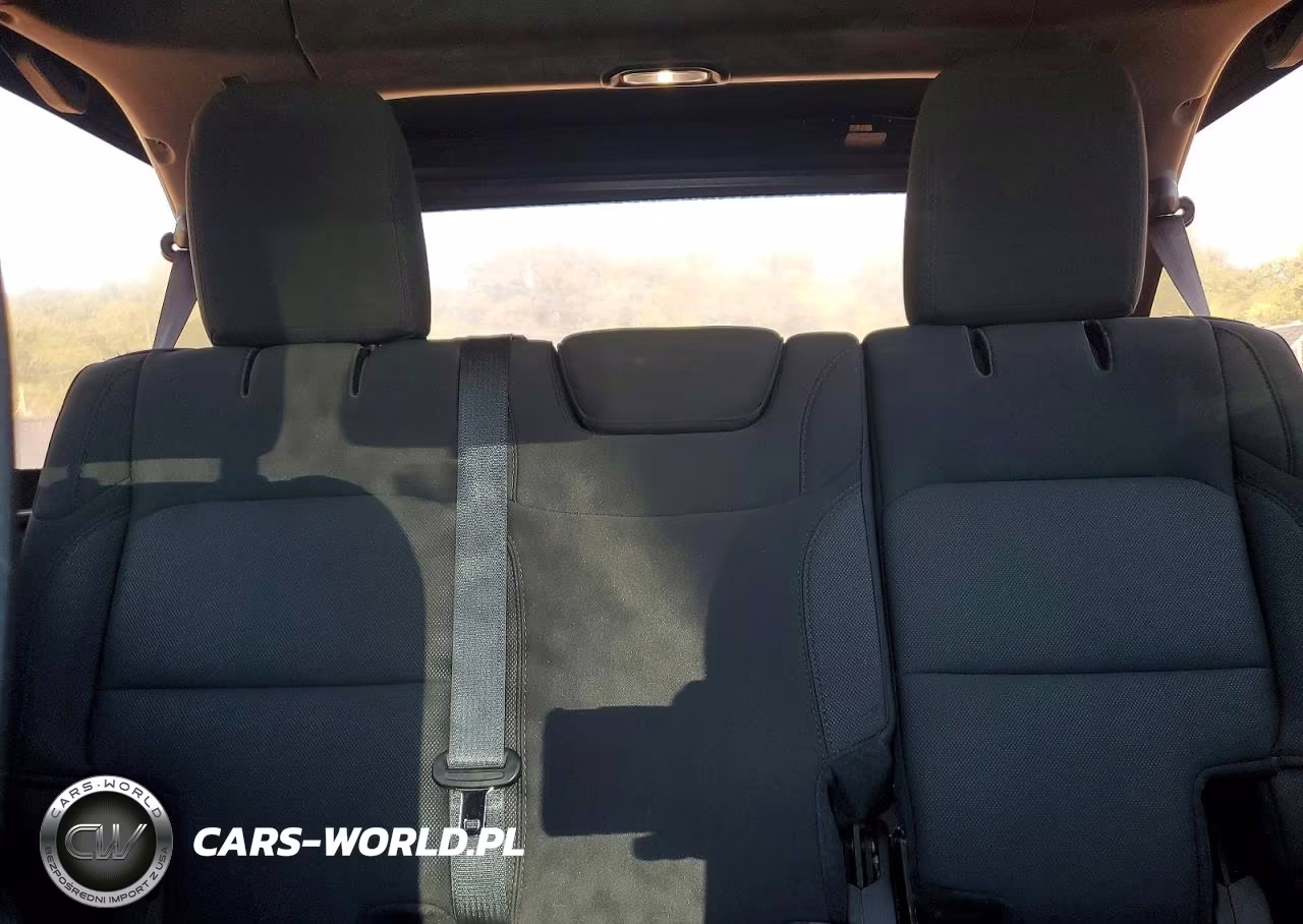 2019 Jeep Wrangler Unlimited Sahara VIN:1C4HJXEN9KW667825 - 10