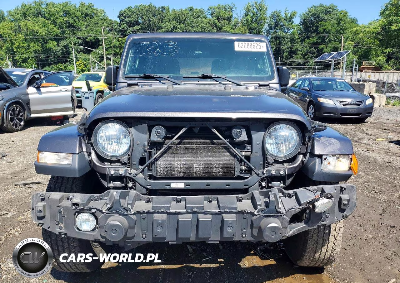2019 Jeep Wrangler Unlimited Sahara VIN:1C4HJXEN9KW667825 - 5