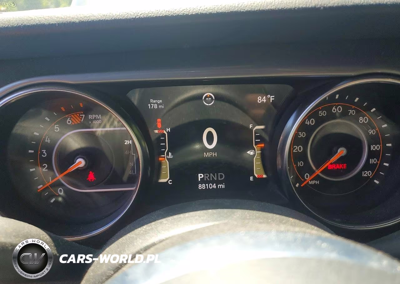 2019 Jeep Wrangler Unlimited Sahara VIN:1C4HJXEN9KW667825 - 9