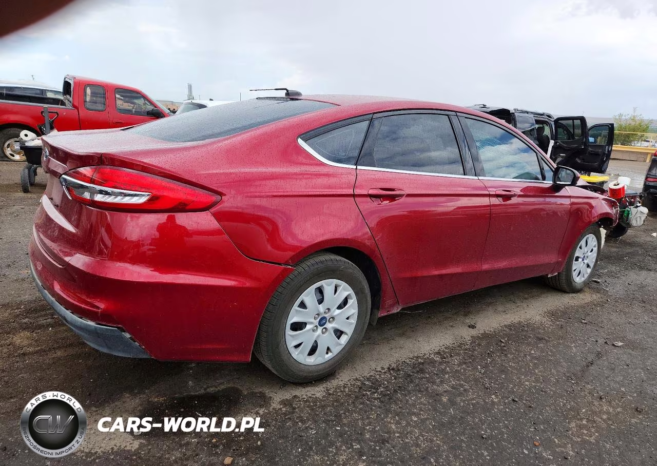 2019 Ford Fusion S VIN:3FA6P0G75KR176818 - 3