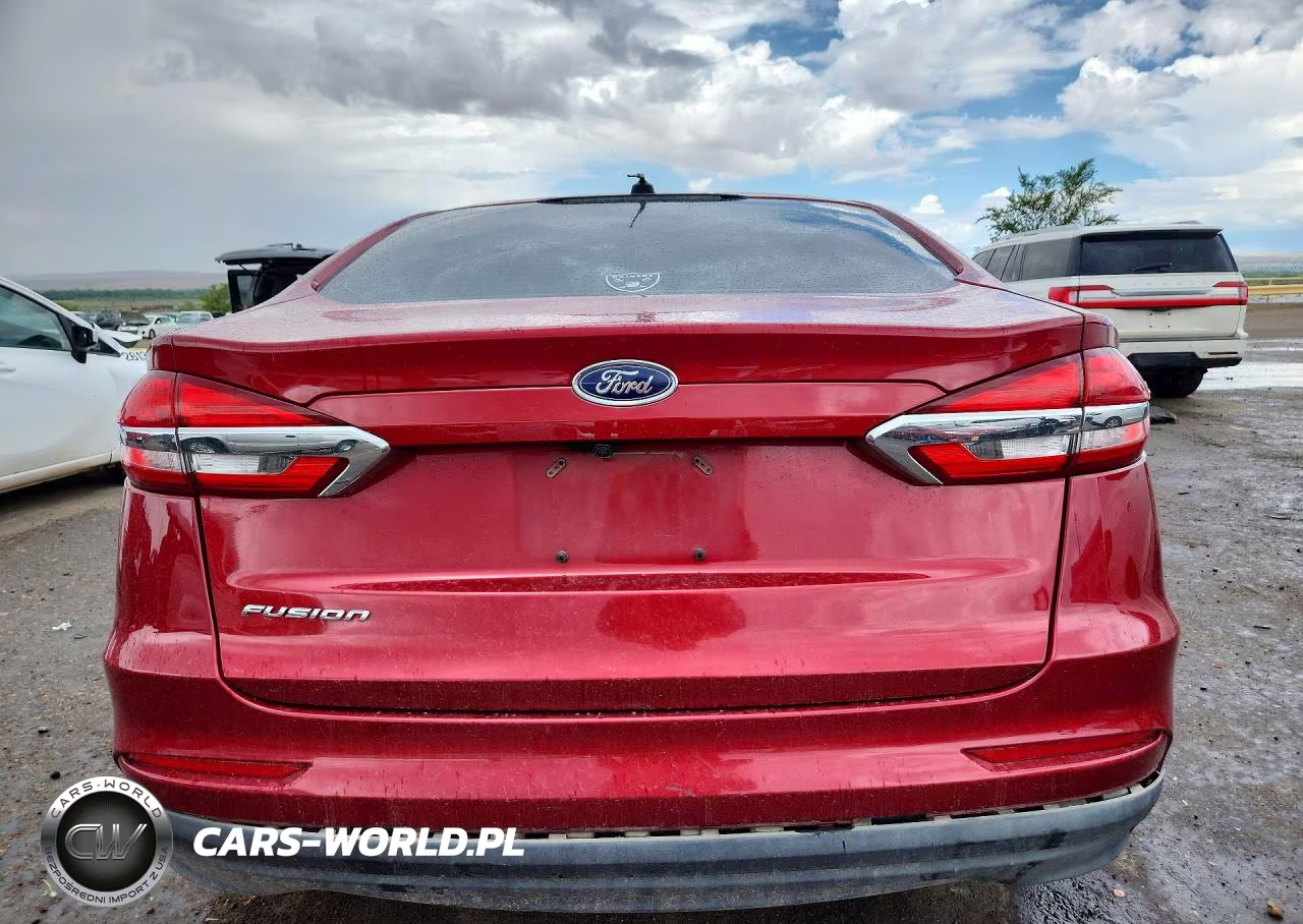 2019 Ford Fusion S VIN:3FA6P0G75KR176818 - 6