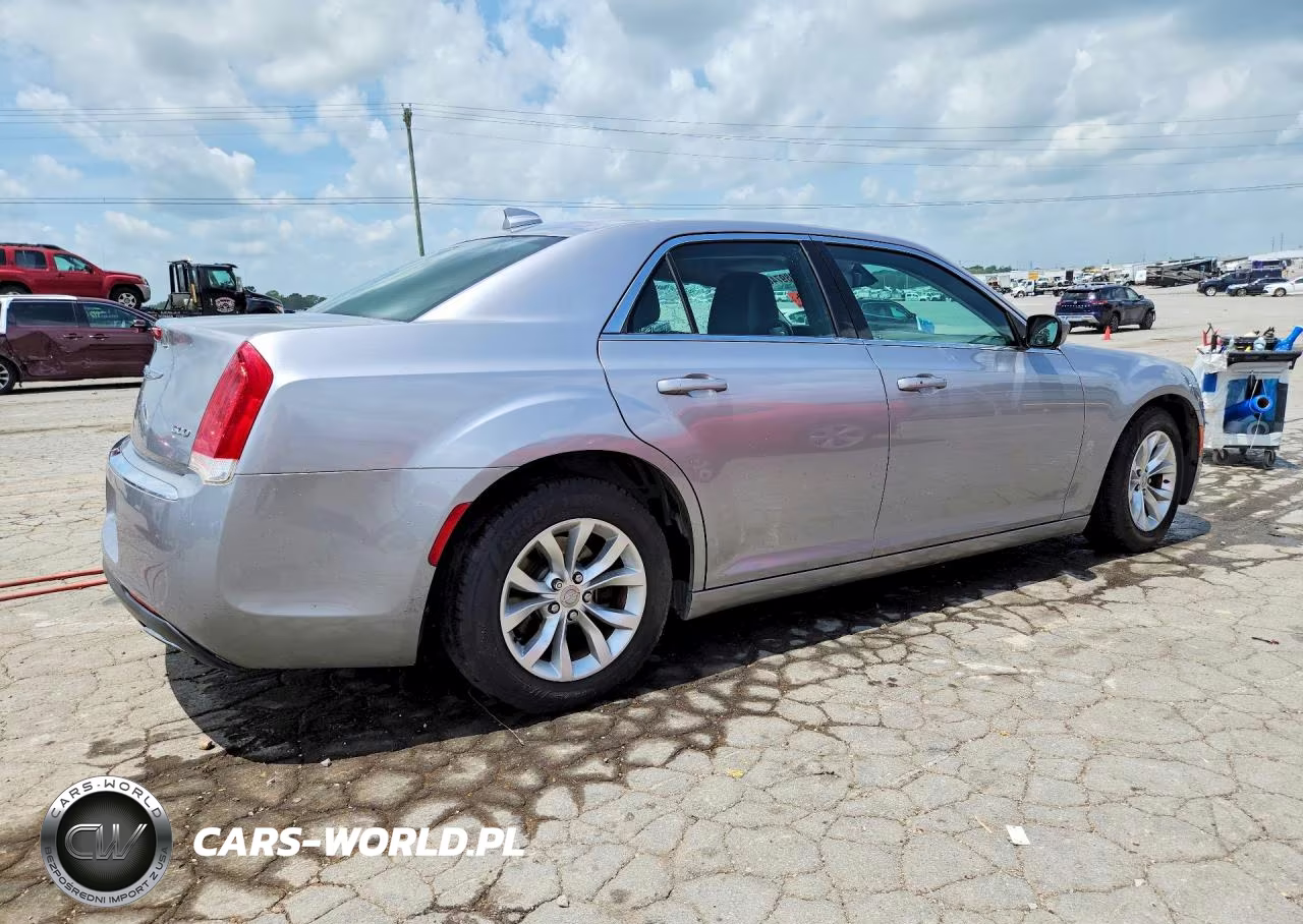 2015 Chrysler 300 Limited VIN:2C3CCAAG3FH837906 - 3
