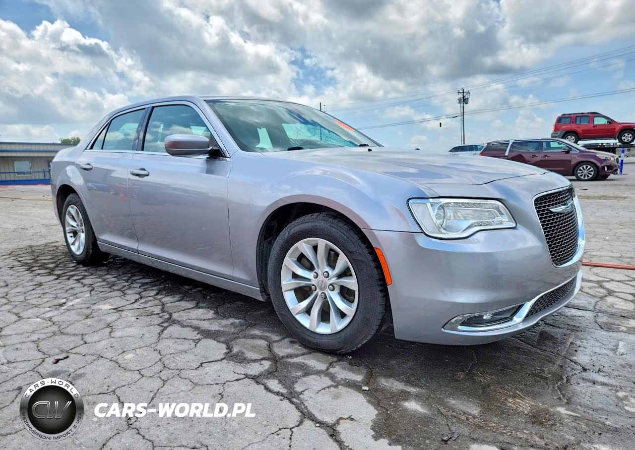 2015 Chrysler 300 Limited VIN:2C3CCAAG3FH837906 - 4