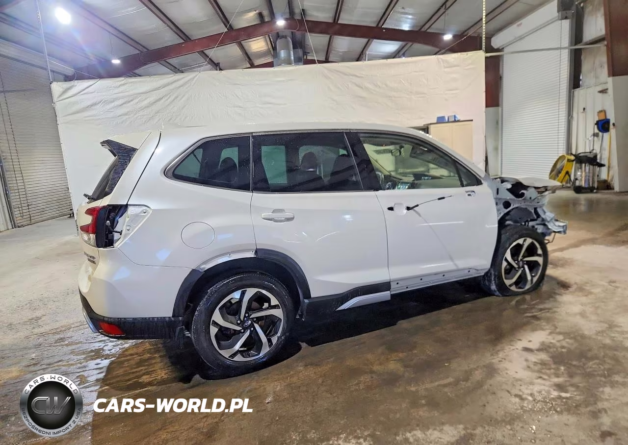 2023 Subaru Forester Touring VIN:JF2SKARCXPH506535 - 3