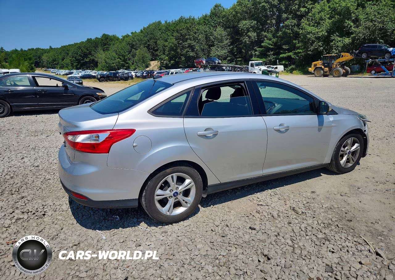 2014 Ford Focus Se VIN:1FADP3F24EL125554 - 3