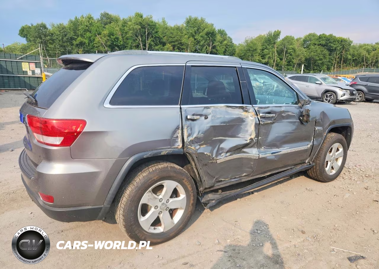 2013 Jeep Grand Cherokee Laredo VIN:1C4RJFAG6DC528231 - 3