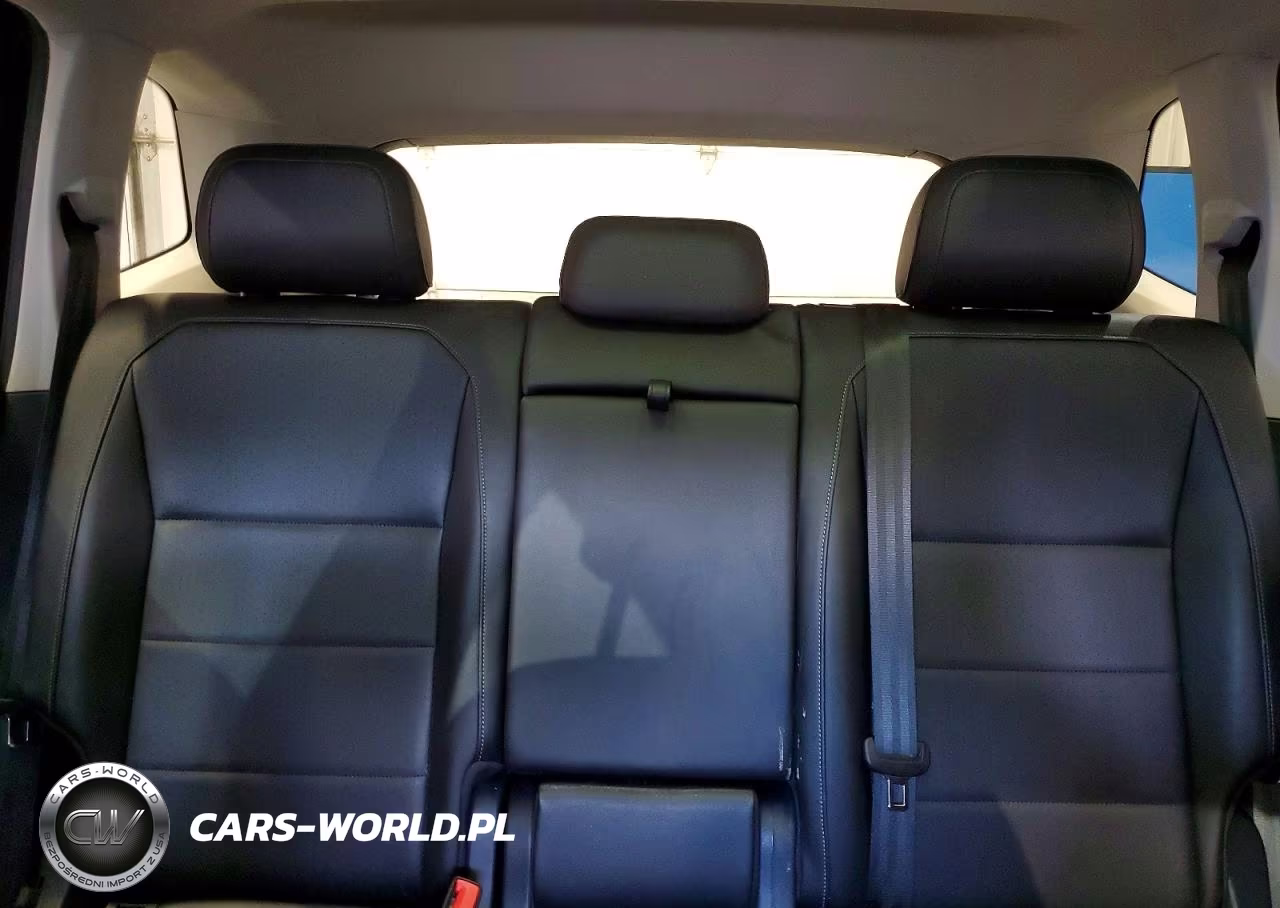2018 Volkswagen Tiguan Se VIN:3VV2B7AX5JM067992 - 10