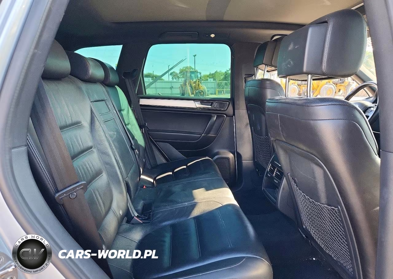 2017 Volkswagen Touareg Wolfsburg VIN:WVGRF7BP2HD006309 - 11