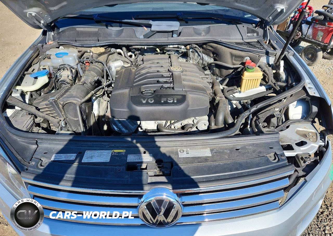2017 Volkswagen Touareg Wolfsburg VIN:WVGRF7BP2HD006309 - 12