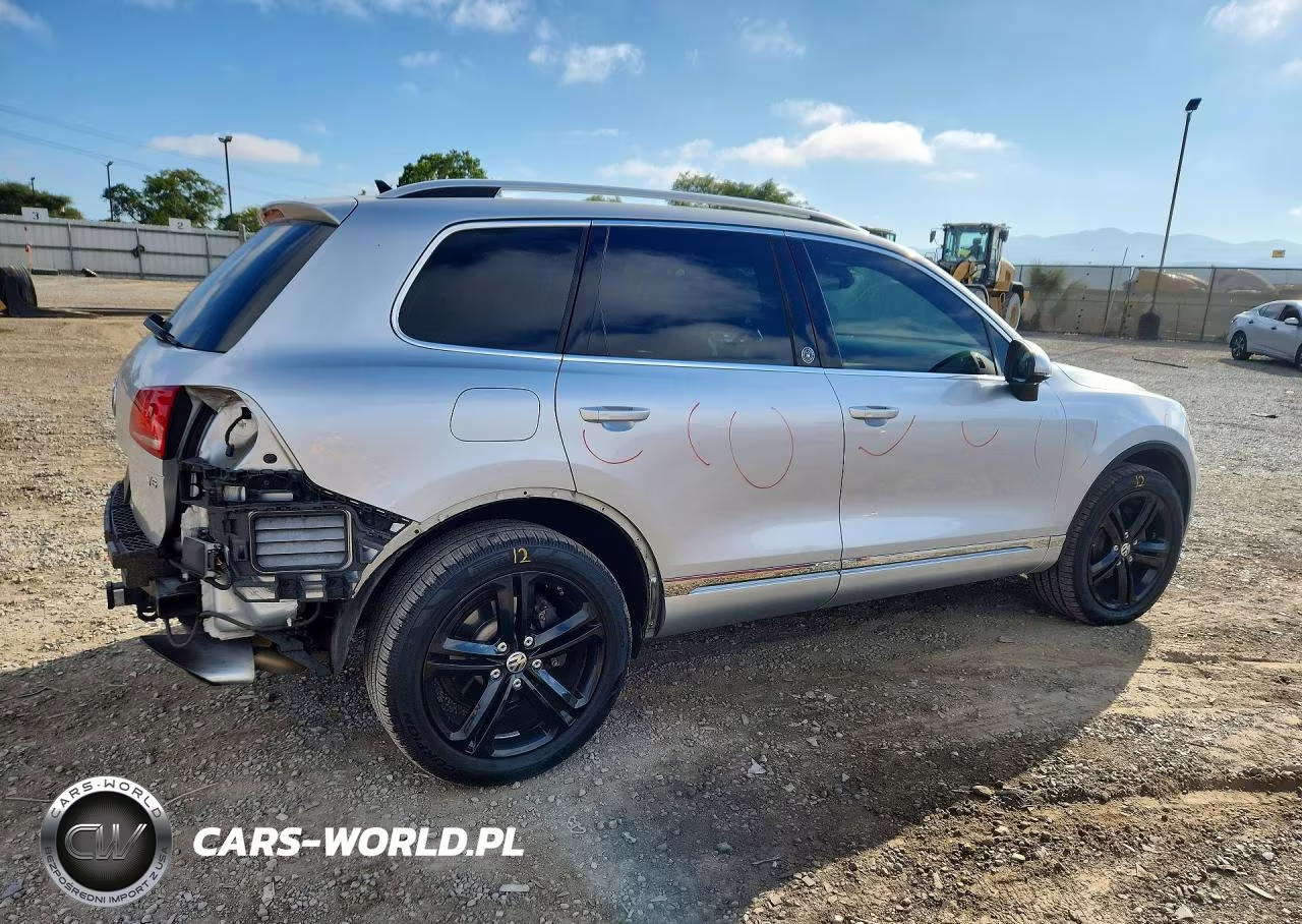 2017 Volkswagen Touareg Wolfsburg VIN:WVGRF7BP2HD006309 - 3