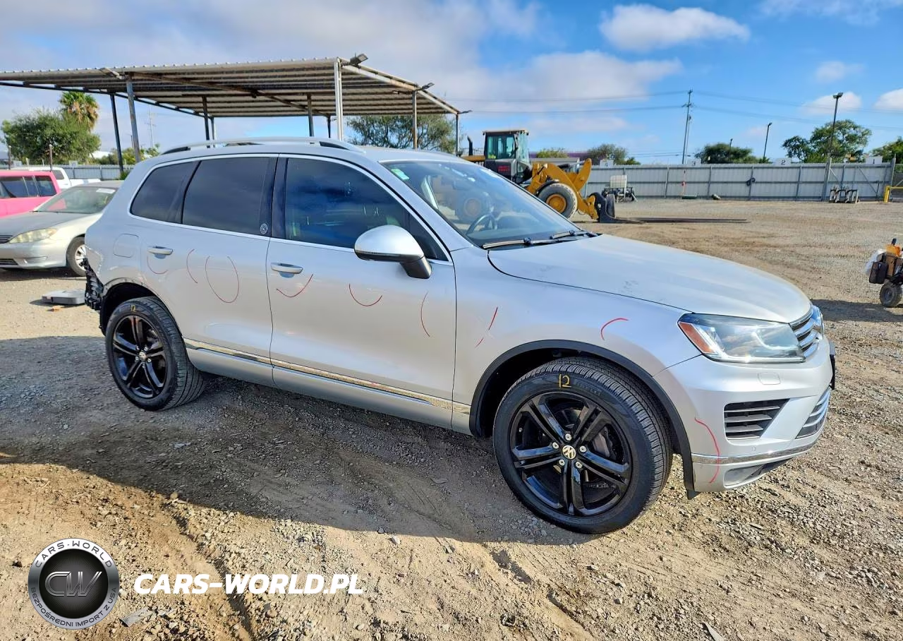 2017 Volkswagen Touareg Wolfsburg VIN:WVGRF7BP2HD006309 - 4