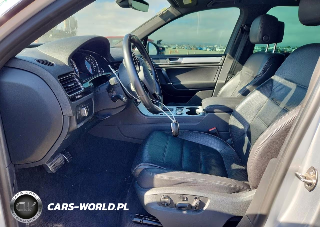 2017 Volkswagen Touareg Wolfsburg VIN:WVGRF7BP2HD006309 - 7