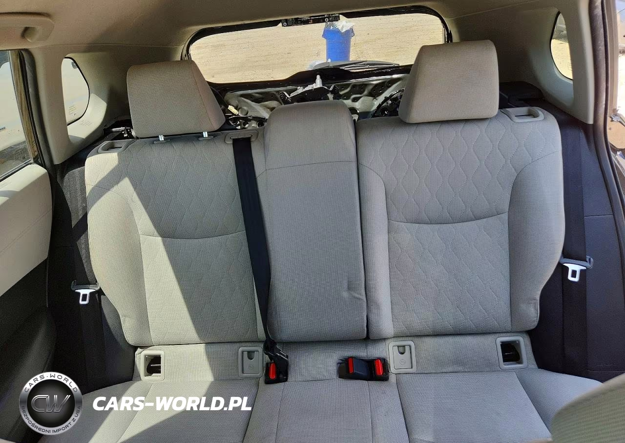 2022 Toyota Corolla Cross Le VIN:7MUCAABGXNV026237 - 10