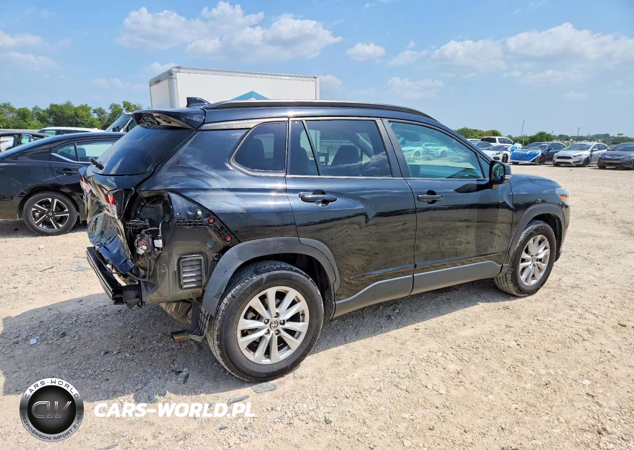 2022 Toyota Corolla Cross Le VIN:7MUCAABGXNV026237 - 3