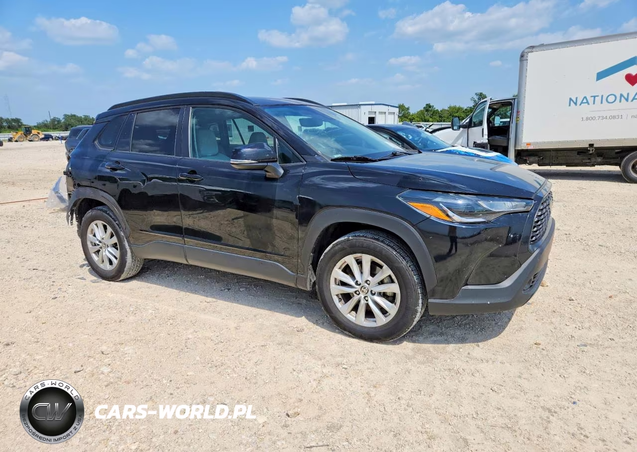 2022 Toyota Corolla Cross Le VIN:7MUCAABGXNV026237 - 4