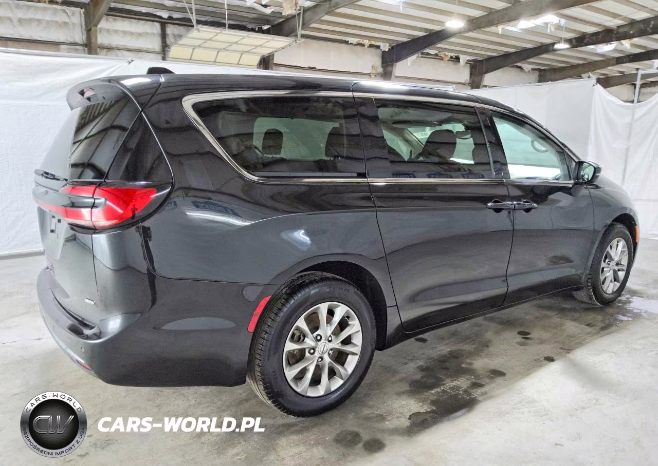 2023 Chrysler Pacifica Touring L VIN:2C4RC3BG9PR554762 - 3