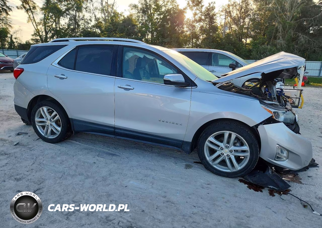 2018 Chevrolet Equinox Premier VIN:2GNAXMEV5J6132909 - 4