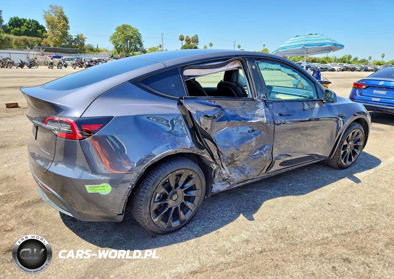 2021 Tesla Model Y VIN:5YJYGAEE5MF280563 - 3