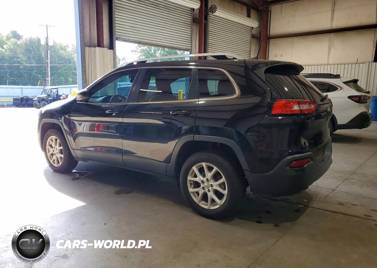 2018 Jeep Cherokee Latitude Plus VIN:1C4PJLLB5JD596985 - 2