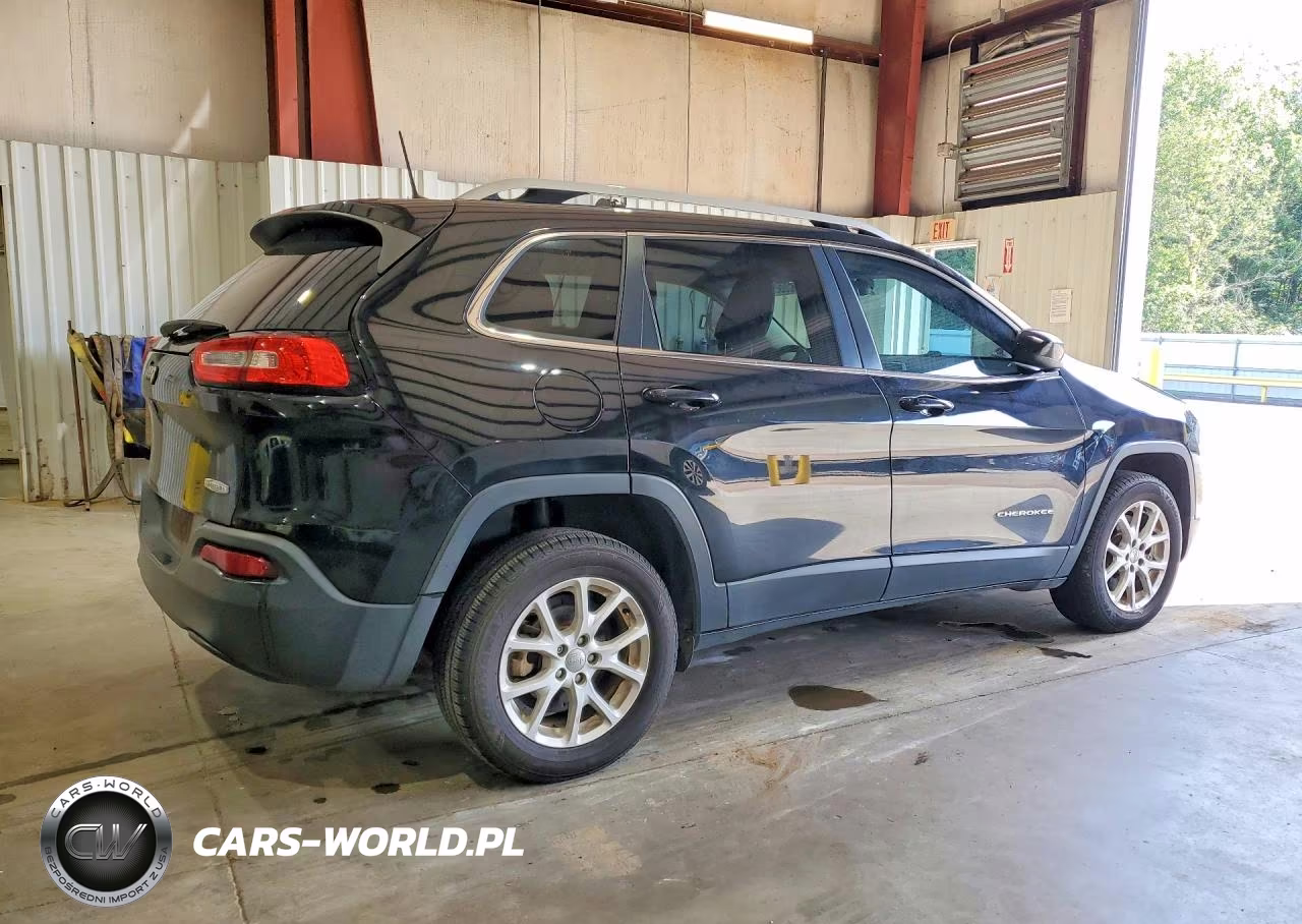 2018 Jeep Cherokee Latitude Plus VIN:1C4PJLLB5JD596985 - 3