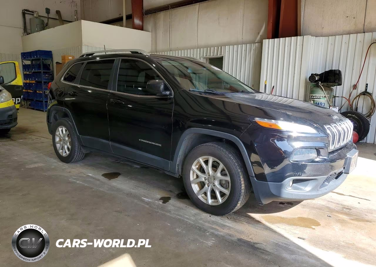 2018 Jeep Cherokee Latitude Plus VIN:1C4PJLLB5JD596985 - 4