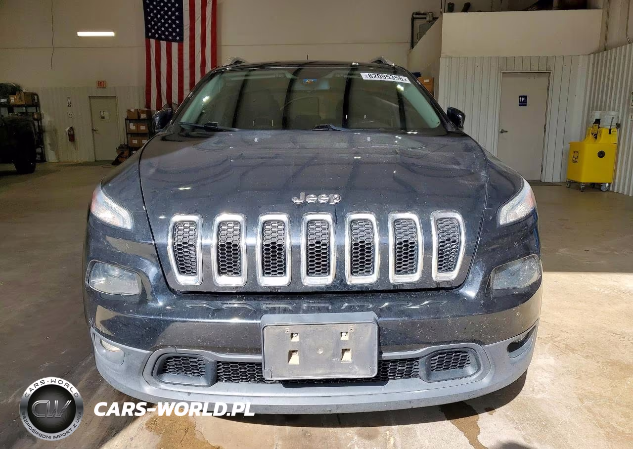 2018 Jeep Cherokee Latitude Plus VIN:1C4PJLLB5JD596985 - 5