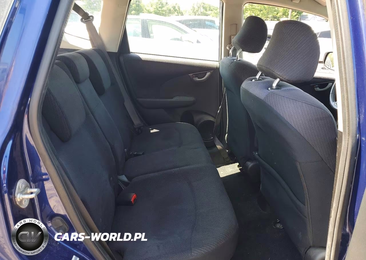 2013 Honda Fit Sport VIN:JHMGE8H55DC072653 - 11