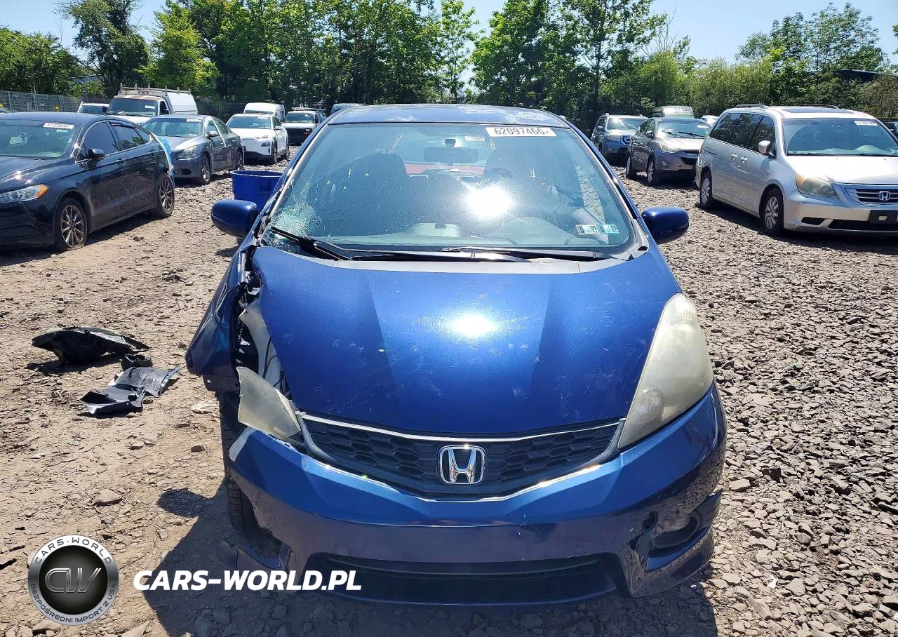 2013 Honda Fit Sport VIN:JHMGE8H55DC072653 - 5