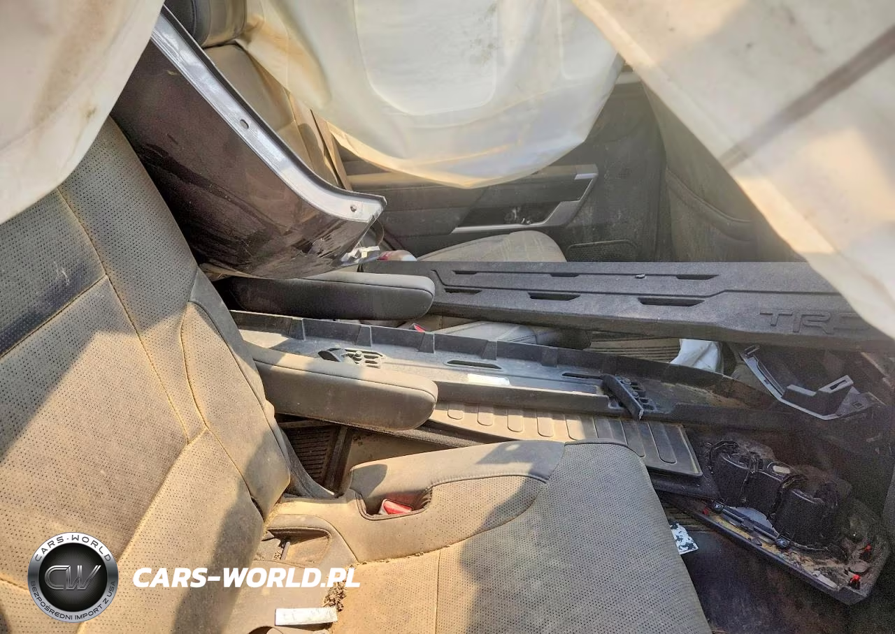 2025 Toyota Sequoia VIN:7SVAAABA2SX050623 - 11