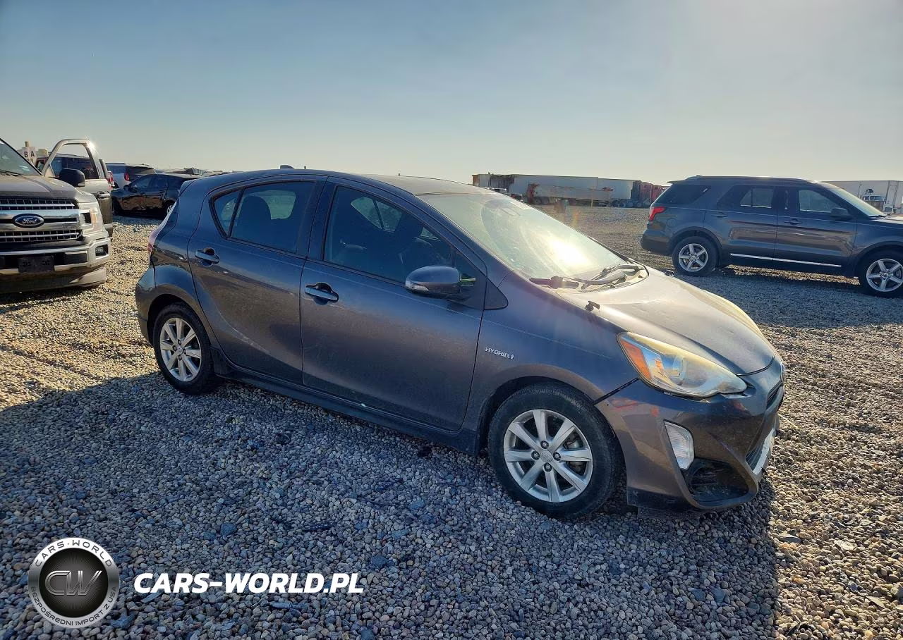 2017 Toyota Prius C Two VIN:JTDKDTB36H1595514 - 4