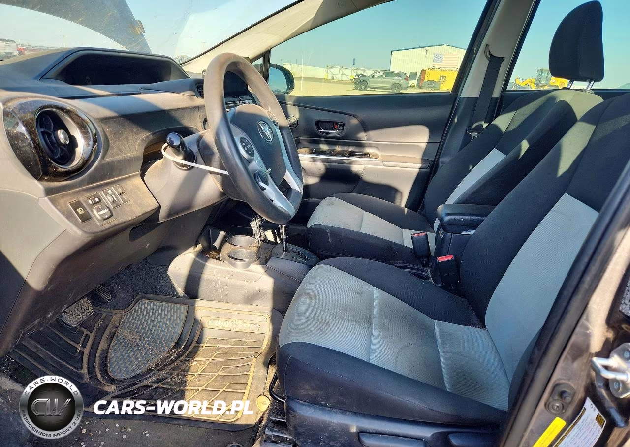 2017 Toyota Prius C Two VIN:JTDKDTB36H1595514 - 7
