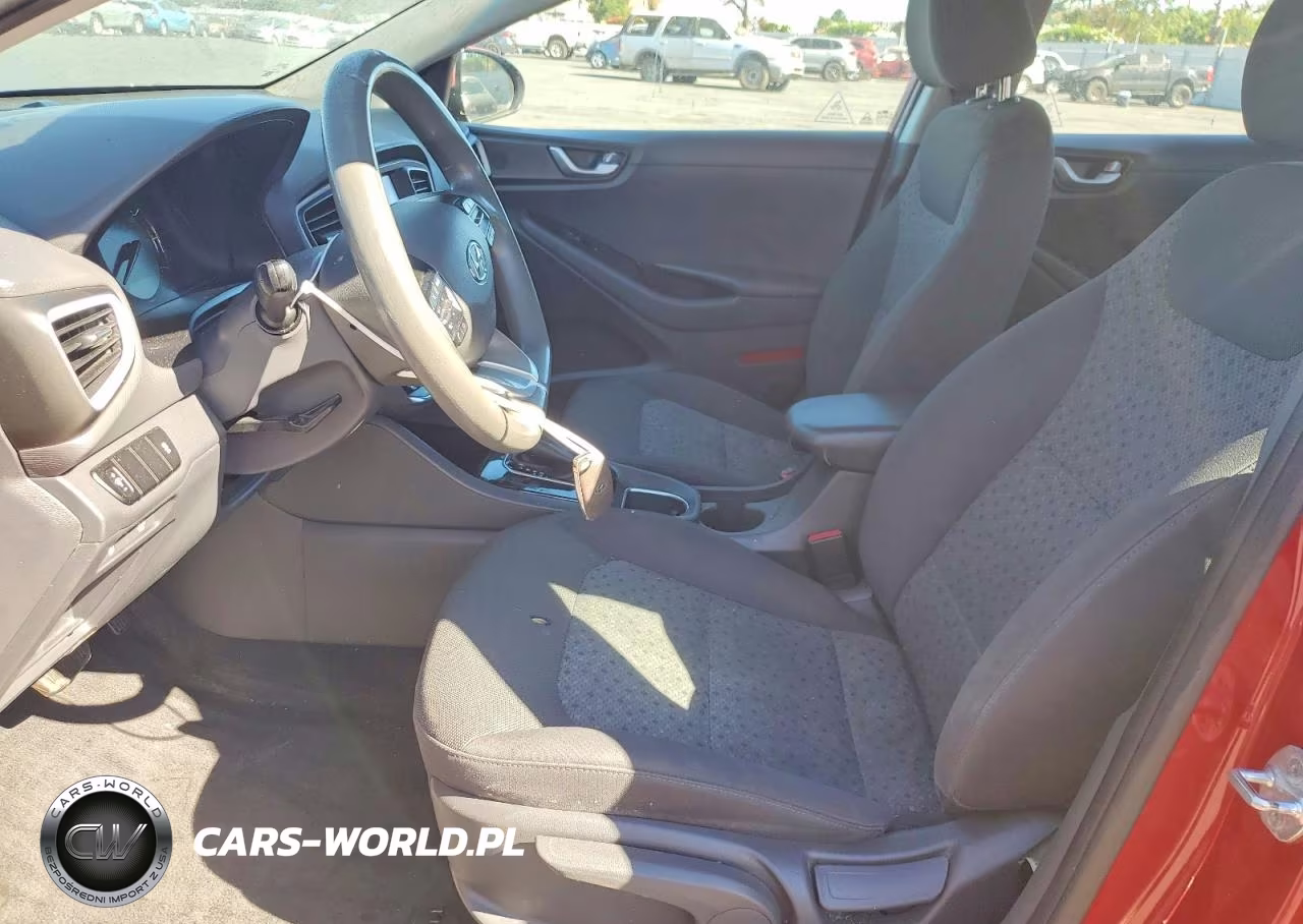2019 Hyundai Ioniq Blue VIN:KMHC65LC1KU176206 - 7