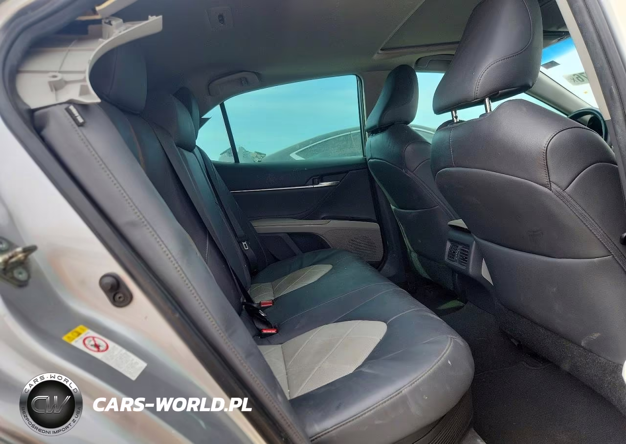 2018 Toyota Camry Hybrid Xle VIN:4T1B21HK2JU500956 - 10